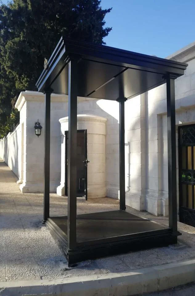 Zahran Palace sentinel stands — portfolio photograph 2